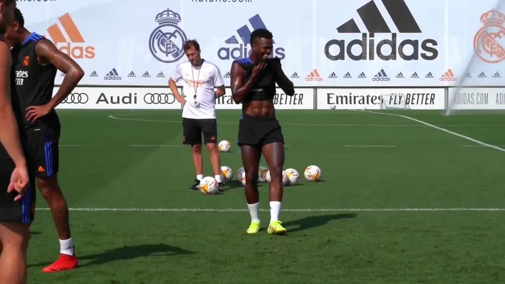 Vinicius Jr – Fondo de Pantalla En Movimiento para PC, Android & iPhone